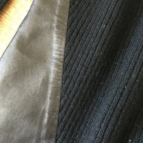 Revolve Soyer Black Leather Wool V Neck Asymmetrical Ribbed Crop Sweater Small - Picture 9 of 14